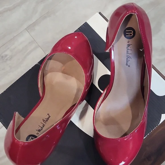 PRE-LOVED๐ Michael Antonio Latanya Cherry Red Patent Leather Platform Pumps! - Picture 6 of 12